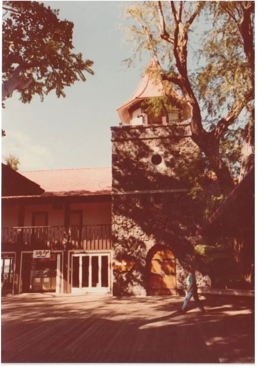 The historic Kona Inn building that first opened on Aliʻi Drive in 1928
